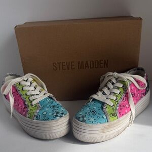 Steve Madden Kids Multicolor Bandana Print Platform Sneakers (Blue, Pink, Green)